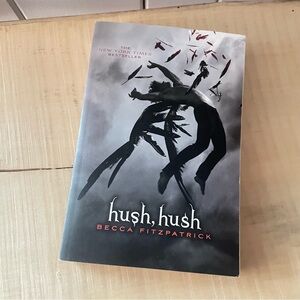 JUST IN Hush Hush by Becca Fitzpatrick Teen Paperback Romantasy Horror Romance